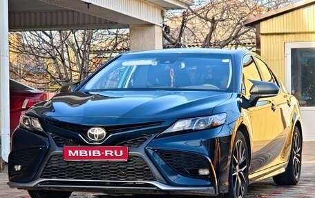 Toyota Camry, 2021 год, 3 150 000 рублей, 1 фотография