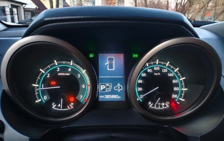 Toyota Land Cruiser Prado 150 рестайлинг 2, 2011 год, 2 350 000 рублей, 36 фотография