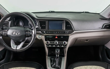 Hyundai Elantra VI рестайлинг, 2020 год, 1 999 000 рублей, 16 фотография