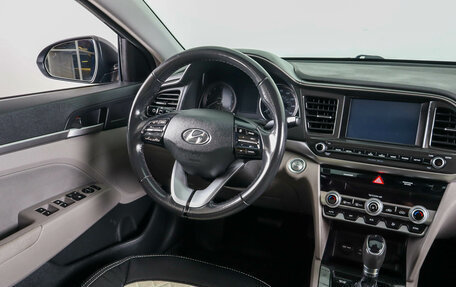 Hyundai Elantra VI рестайлинг, 2020 год, 1 999 000 рублей, 15 фотография