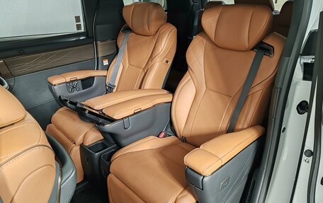 Toyota Alphard, 2025 год, 15 900 000 рублей, 13 фотография