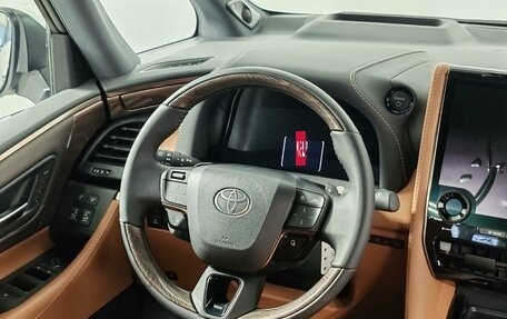 Toyota Alphard, 2025 год, 15 900 000 рублей, 18 фотография