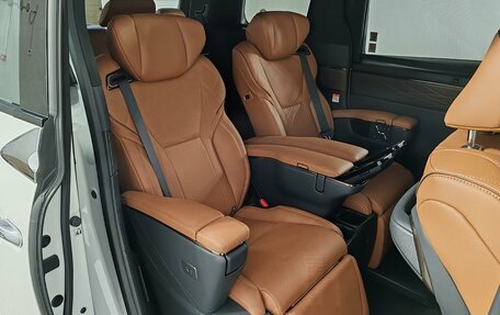 Toyota Alphard, 2025 год, 15 900 000 рублей, 24 фотография