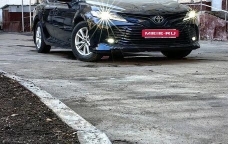 Toyota Camry, 2018 год, 2 690 000 рублей, 3 фотография