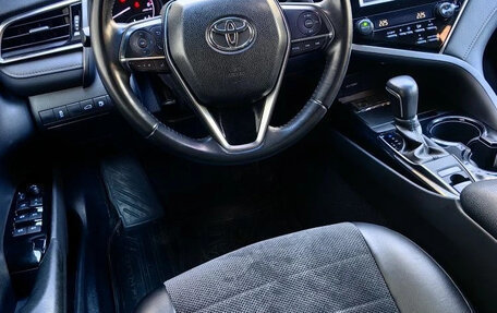 Toyota Camry, 2018 год, 2 690 000 рублей, 8 фотография