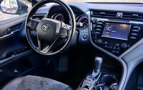 Toyota Camry, 2018 год, 2 690 000 рублей, 7 фотография