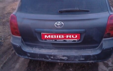 Toyota Avensis III рестайлинг, 2005 год, 600 000 рублей, 2 фотография