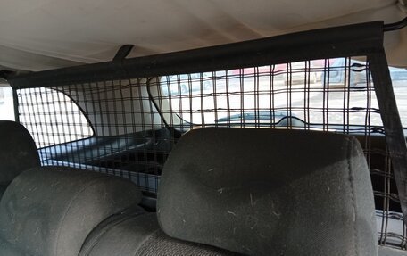 Toyota Avensis III рестайлинг, 2005 год, 600 000 рублей, 15 фотография