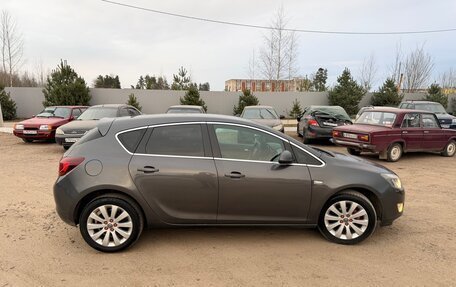 Opel Astra J, 2011 год, 555 000 рублей, 2 фотография