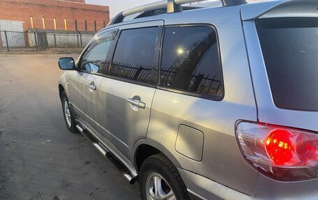 Mitsubishi Outlander III рестайлинг 3, 2003 год, 640 000 рублей, 8 фотография