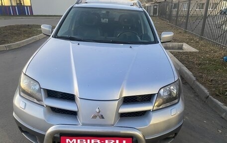 Mitsubishi Outlander III рестайлинг 3, 2003 год, 640 000 рублей, 11 фотография