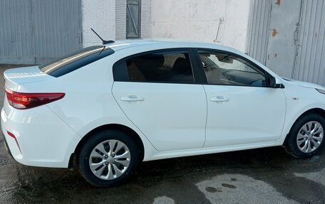 KIA Rio IV, 2018 год, 1 200 000 рублей, 6 фотография