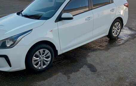 KIA Rio IV, 2018 год, 1 200 000 рублей, 3 фотография