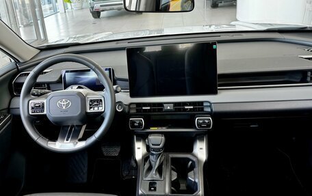 Toyota RAV4, 2025 год, 5 300 000 рублей, 9 фотография