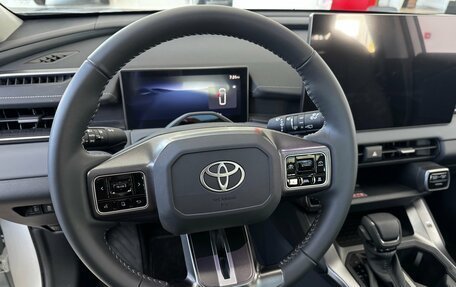 Toyota RAV4, 2025 год, 5 300 000 рублей, 8 фотография