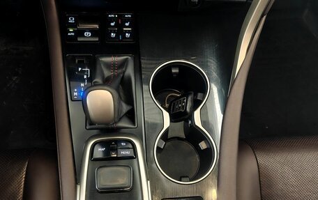 Lexus RX IV рестайлинг, 2019 год, 3 400 000 рублей, 7 фотография