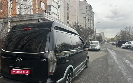 Hyundai Grand Starex Grand Starex I рестайлинг 2, 2014 год, 3 000 000 рублей, 2 фотография