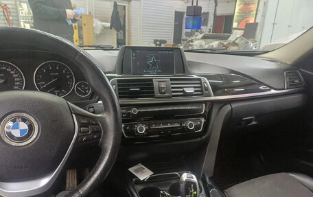 BMW 3 серия, 2018 год, 1 950 000 рублей, 2 фотография