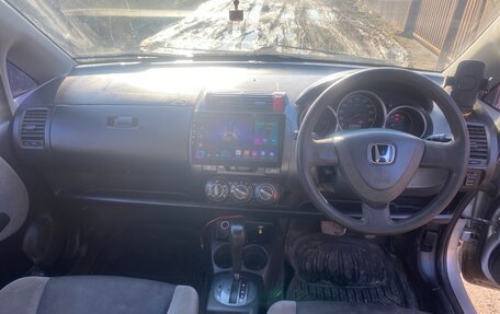 Honda Fit III, 2003 год, 400 000 рублей, 7 фотография