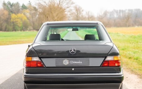 Mercedes-Benz W124, 1992 год, 11 000 000 рублей, 4 фотография