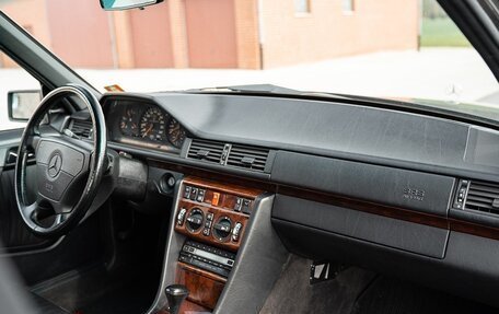 Mercedes-Benz W124, 1992 год, 11 000 000 рублей, 11 фотография