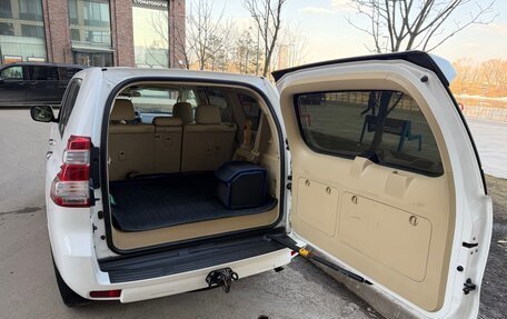 Toyota Land Cruiser Prado 150 рестайлинг 2, 2014 год, 3 550 000 рублей, 7 фотография