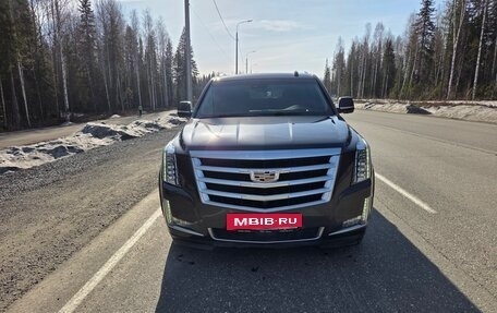 Cadillac Escalade IV, 2017 год, 6 900 000 рублей, 3 фотография