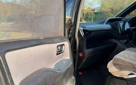 Toyota Voxy III, 2016 год, 1 800 000 рублей, 10 фотография