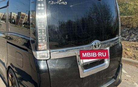 Toyota Voxy III, 2016 год, 1 800 000 рублей, 11 фотография