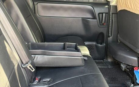 Toyota Voxy III, 2016 год, 1 800 000 рублей, 23 фотография