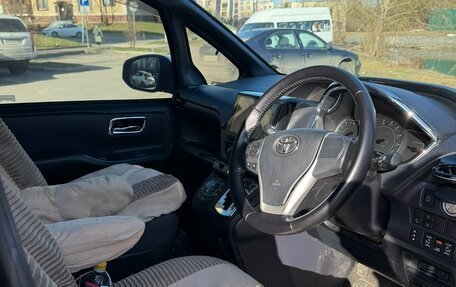 Toyota Voxy III, 2016 год, 1 800 000 рублей, 32 фотография