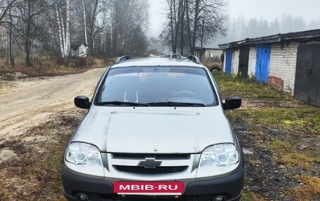 Chevrolet Niva I рестайлинг, 2011 год, 320 000 рублей, 4 фотография