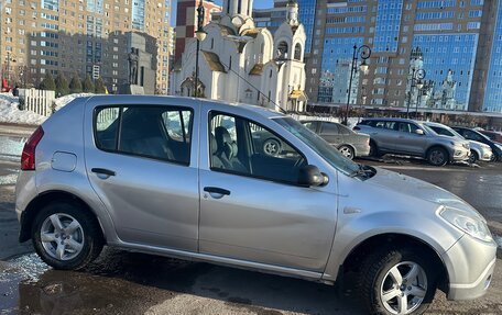 Renault Sandero I, 2013 год, 400 000 рублей, 2 фотография