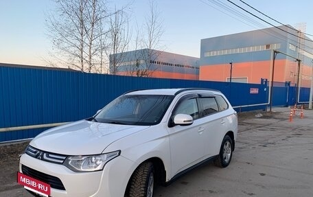 Mitsubishi Outlander III рестайлинг 3, 2012 год, 1 270 000 рублей, 2 фотография