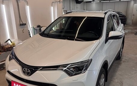 Toyota RAV4, 2015 год, 2 655 000 рублей, 4 фотография