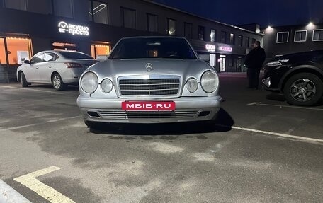 Mercedes-Benz E-Класс, 1998 год, 300 000 рублей, 2 фотография