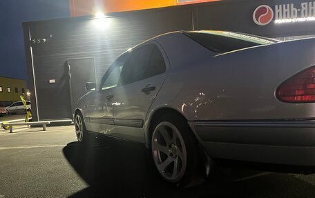 Mercedes-Benz E-Класс, 1998 год, 300 000 рублей, 3 фотография
