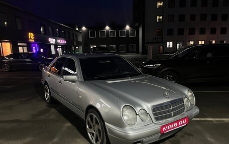 Mercedes-Benz E-Класс, 1998 год, 300 000 рублей, 6 фотография