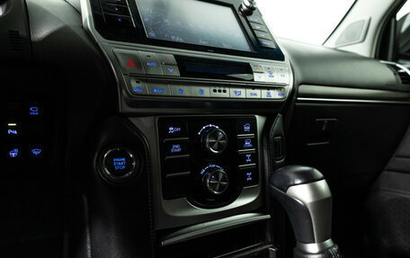 Toyota Land Cruiser Prado 150 рестайлинг 2, 2017 год, 5 099 700 рублей, 18 фотография