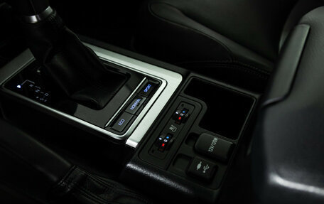 Toyota Land Cruiser Prado 150 рестайлинг 2, 2017 год, 5 099 700 рублей, 19 фотография