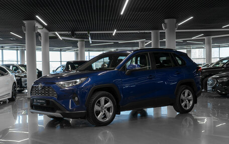 Toyota RAV4, 2021 год, 3 390 000 рублей, 1 фотография
