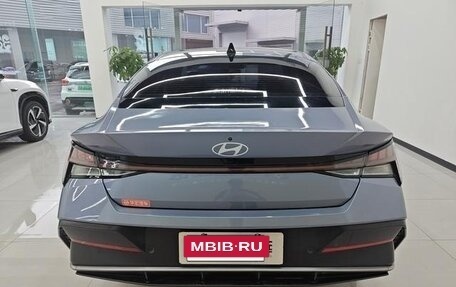 Hyundai Elantra, 2024 год, 1 800 000 рублей, 4 фотография