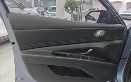 Hyundai Elantra, 2024 год, 1 800 000 рублей, 23 фотография