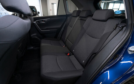 Toyota RAV4, 2021 год, 3 390 000 рублей, 10 фотография