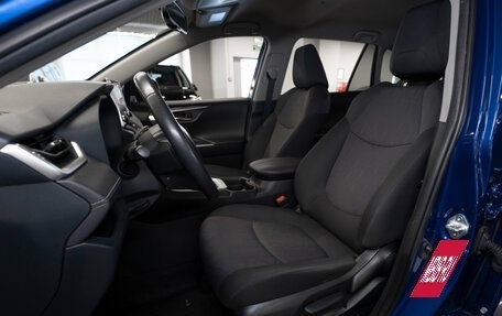 Toyota RAV4, 2021 год, 3 390 000 рублей, 8 фотография