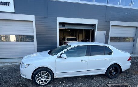 Skoda Superb III рестайлинг, 2012 год, 950 000 рублей, 3 фотография