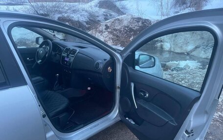 Renault Logan II, 2015 год, 850 000 рублей, 9 фотография