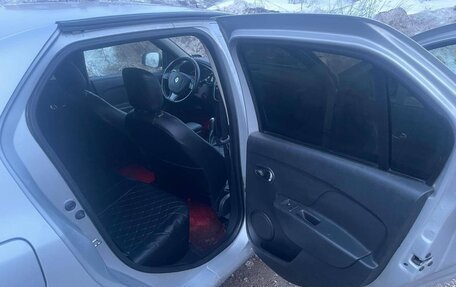 Renault Logan II, 2015 год, 850 000 рублей, 11 фотография