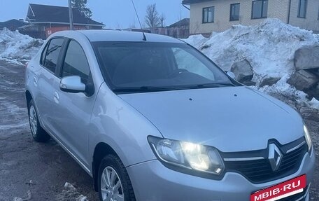 Renault Logan II, 2015 год, 850 000 рублей, 2 фотография