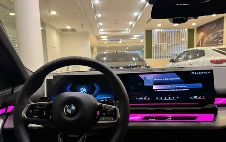 BMW 5 серия, 2025 год, 10 949 900 рублей, 8 фотография